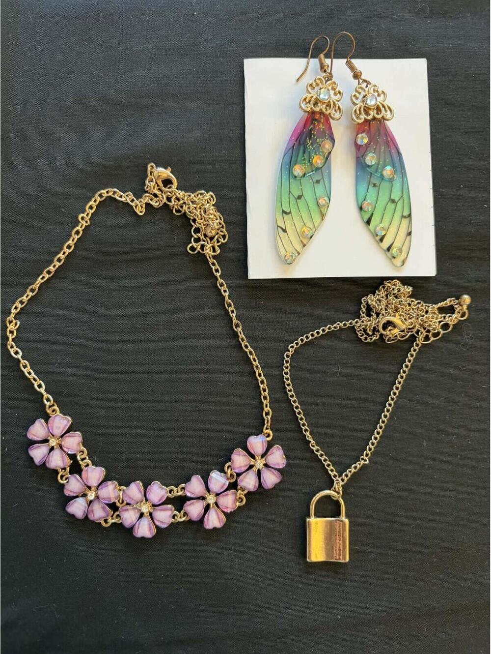 Flower And Lock Necklaces With Resin Feather Earings